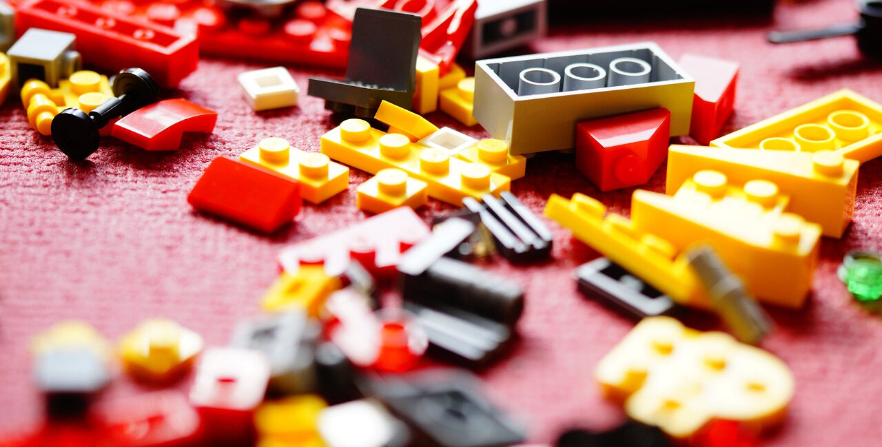 Zabawa, która rozwija wyobraźnię – czy w Media Expert można kupić klocki LEGO?